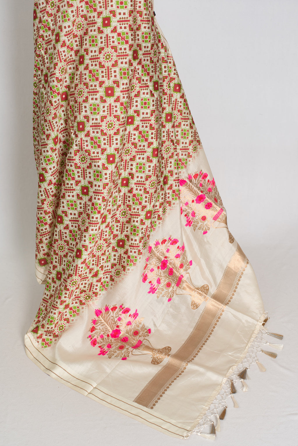 Ira : Off-White Ikkat Print Banarasi Katan Silk Saree – 38 Size Blouse