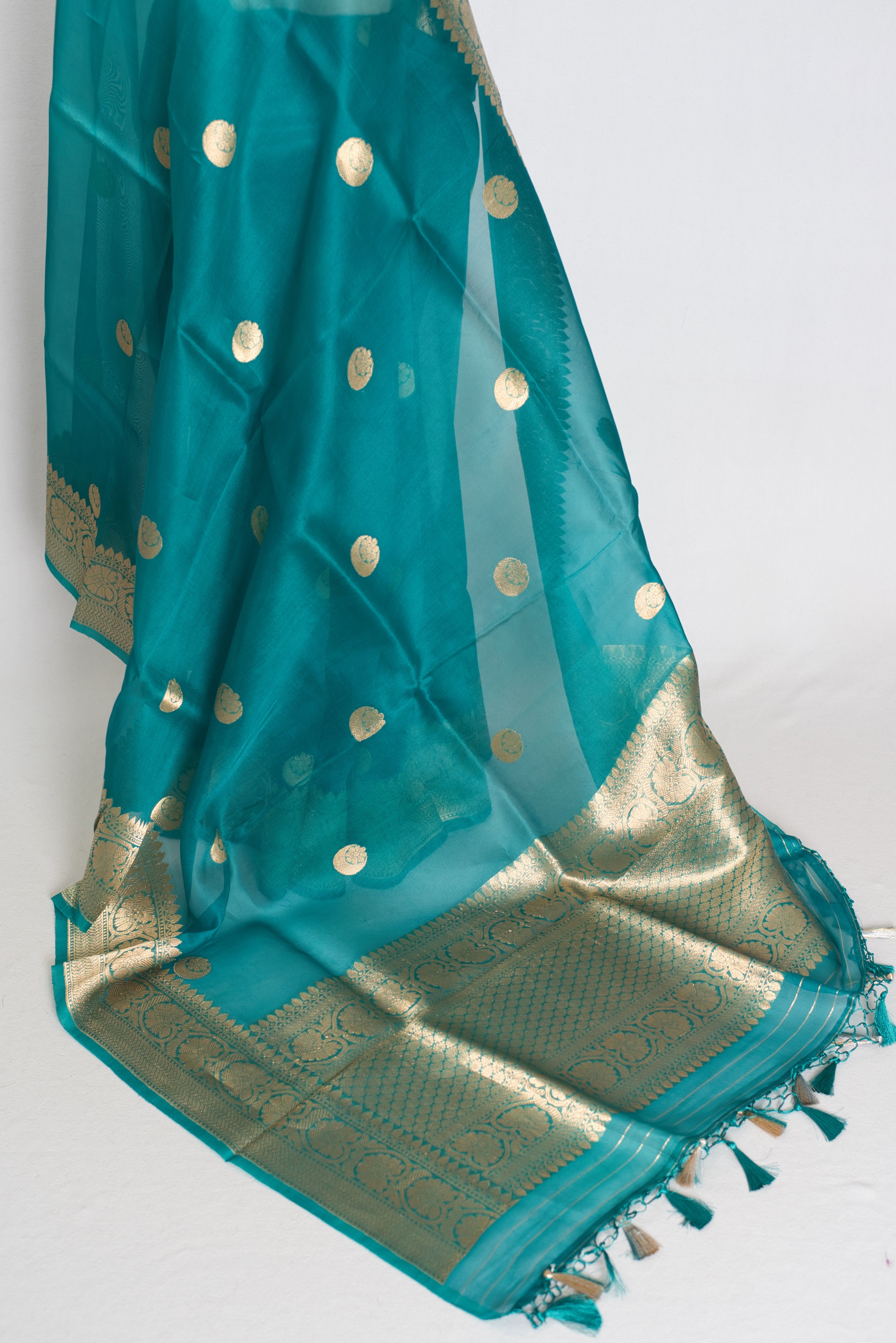 Ritaja : Rama Green and Gold Kora Organza Banarasi Saree with 38 Size Blouse