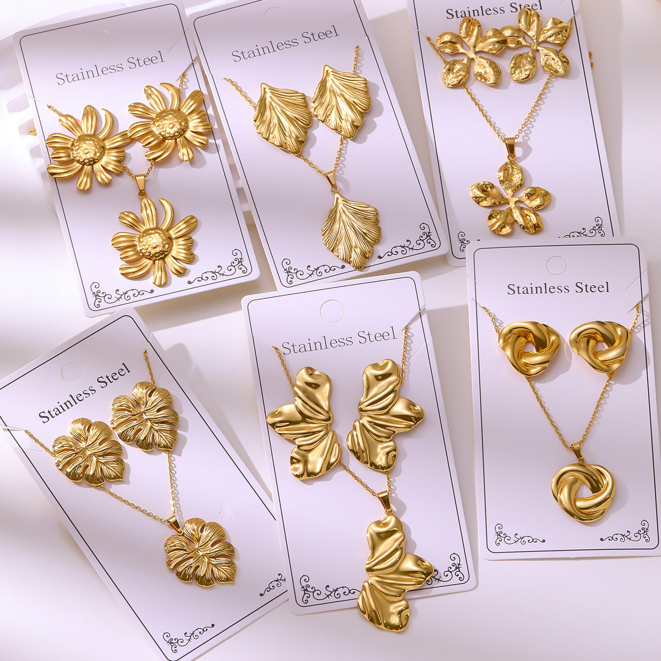 Oil-pressure Set Vintage Palace-style Stud Earrings And Necklace Non-fading Stainless Steel Gold-plated Jewelry