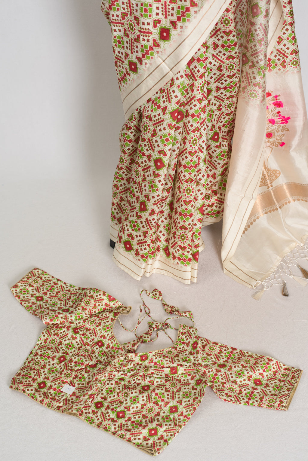 Ira : Off-White Ikkat Print Banarasi Katan Silk Saree – 38 Size Blouse