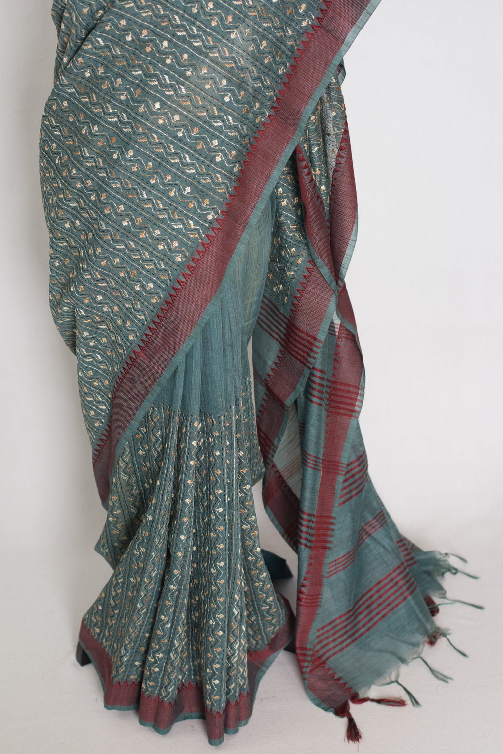 Bithi | Steel Grey Cotton Saree | Lightweight Bengali Heritage