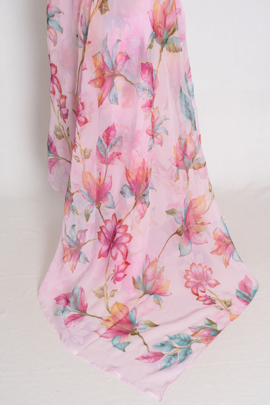 Lia : Pink Floral Printed Chiffon Saree – Budget-Friendly Summer Drape
