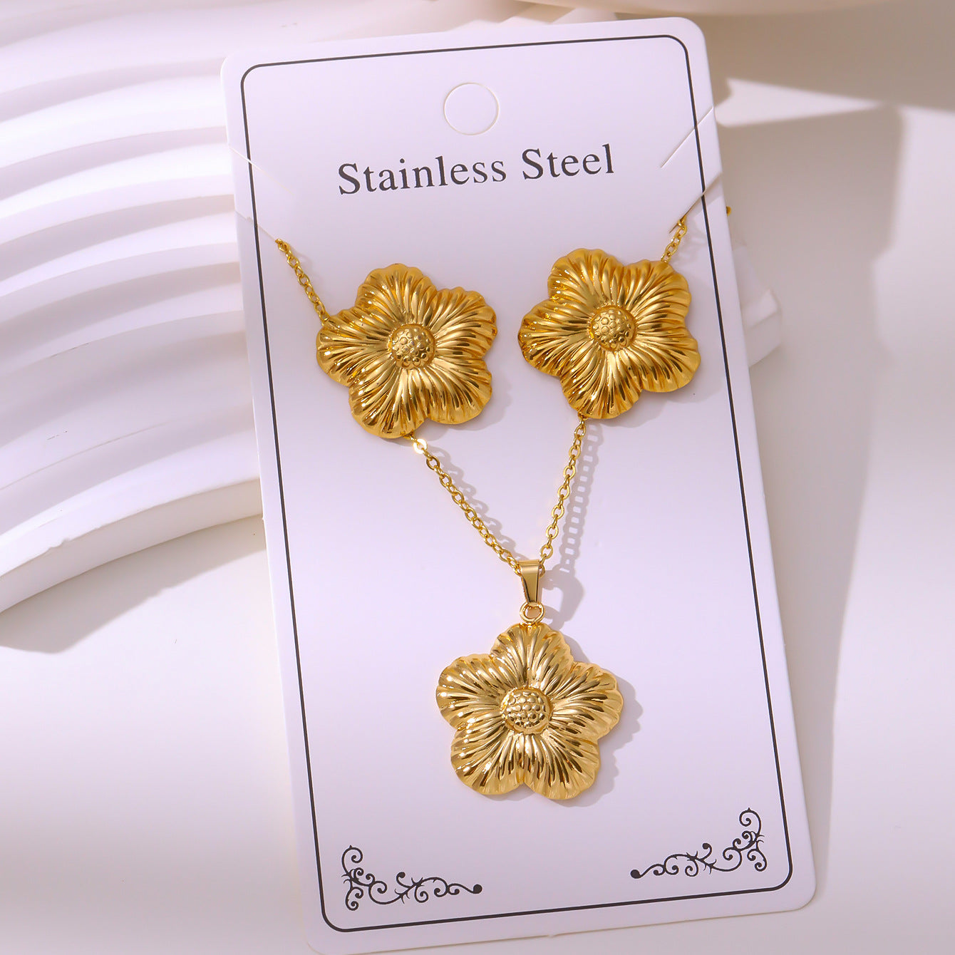 Oil-pressure Set Vintage Palace-style Stud Earrings And Necklace Non-fading Stainless Steel Gold-plated Jewelry