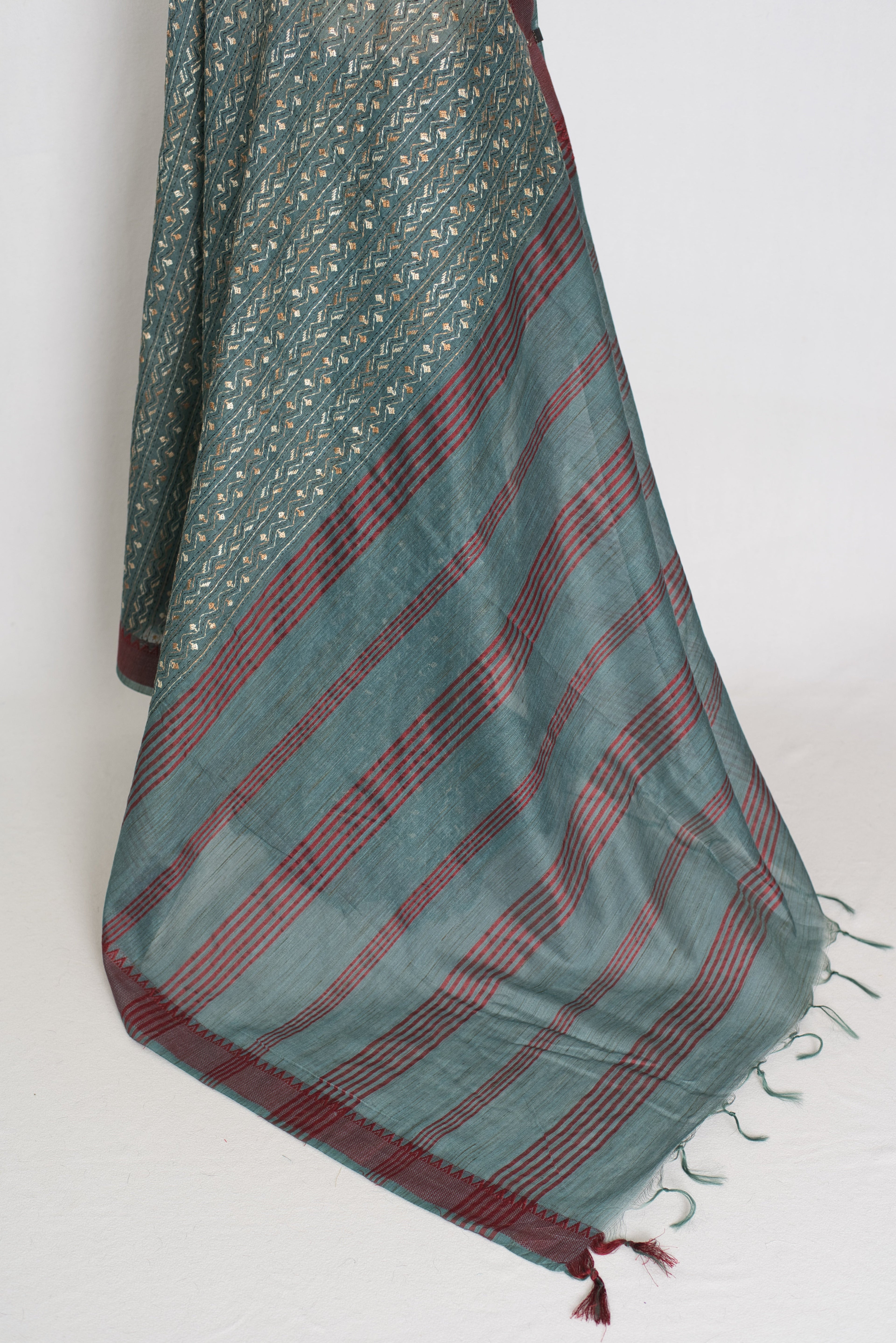 Bithi | Steel Grey Cotton Saree | Lightweight Bengali Heritage