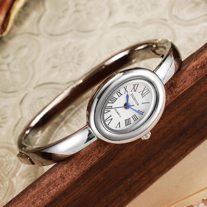 Light-luxury Niche Oval Womens Watch With A Rose Gold Diamond Bezel