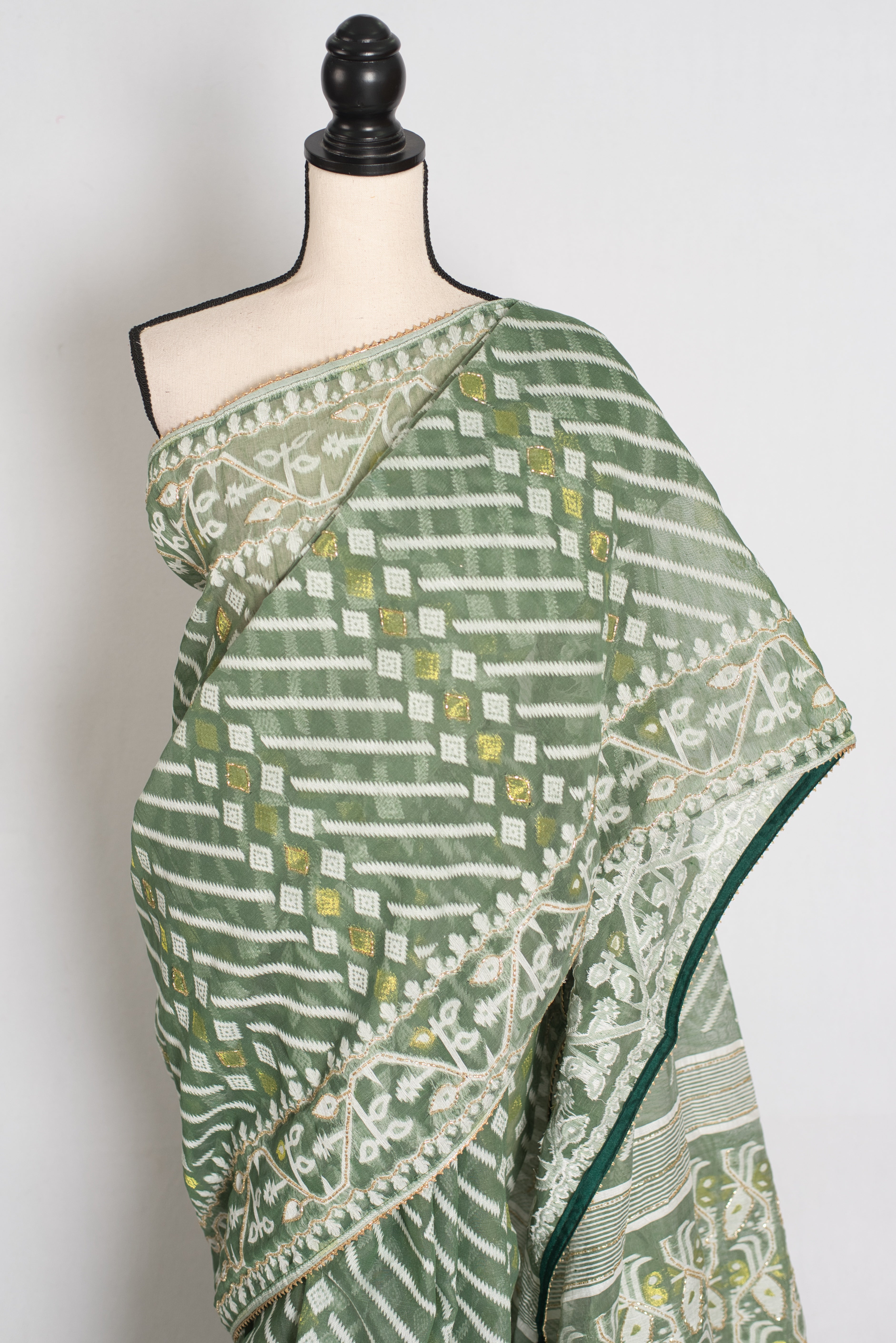 Heena – Soothing Green and White Blended Cotton Jamdani Saree