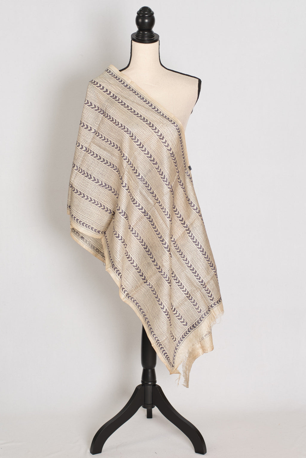 Mouli : Pure Tussar Silk Stole with Hand Embroidery Kantha Work – Beige and Grey