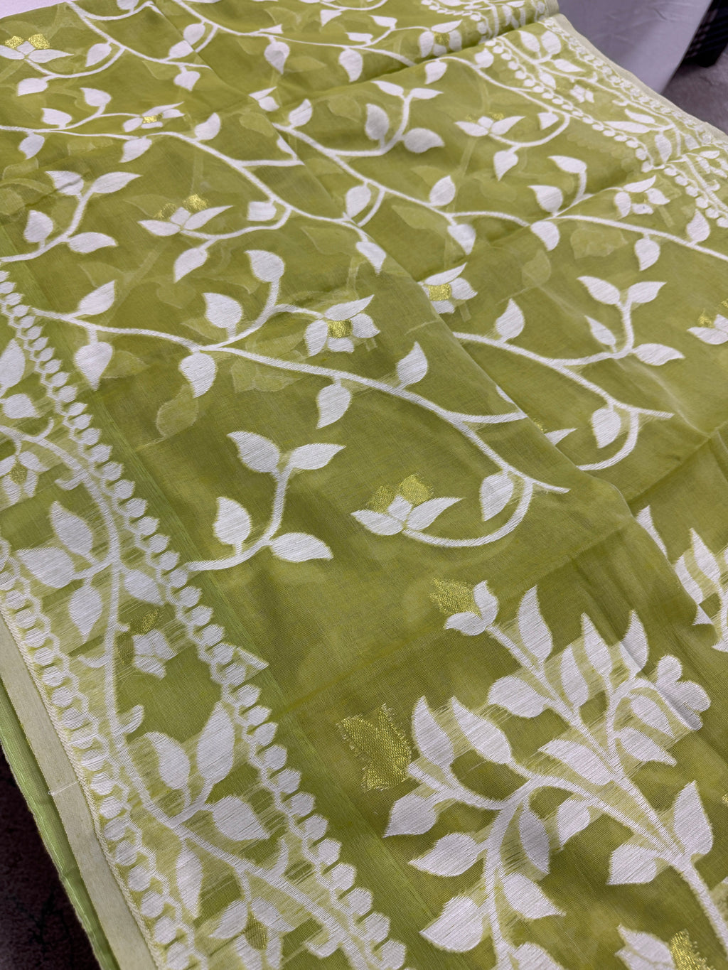 Leela : Lime Green and White Blended Soft Cotton Jamdani Saree