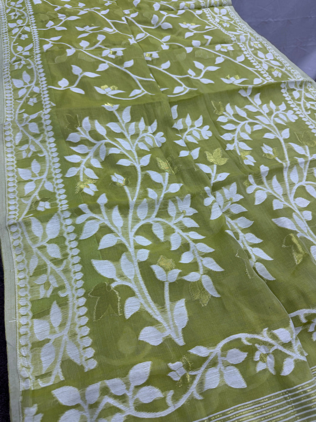 Leela : Lime Green and White Blended Soft Cotton Jamdani Saree