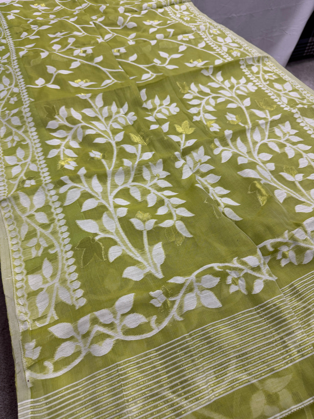 Leela : Lime Green and White Blended Soft Cotton Jamdani Saree