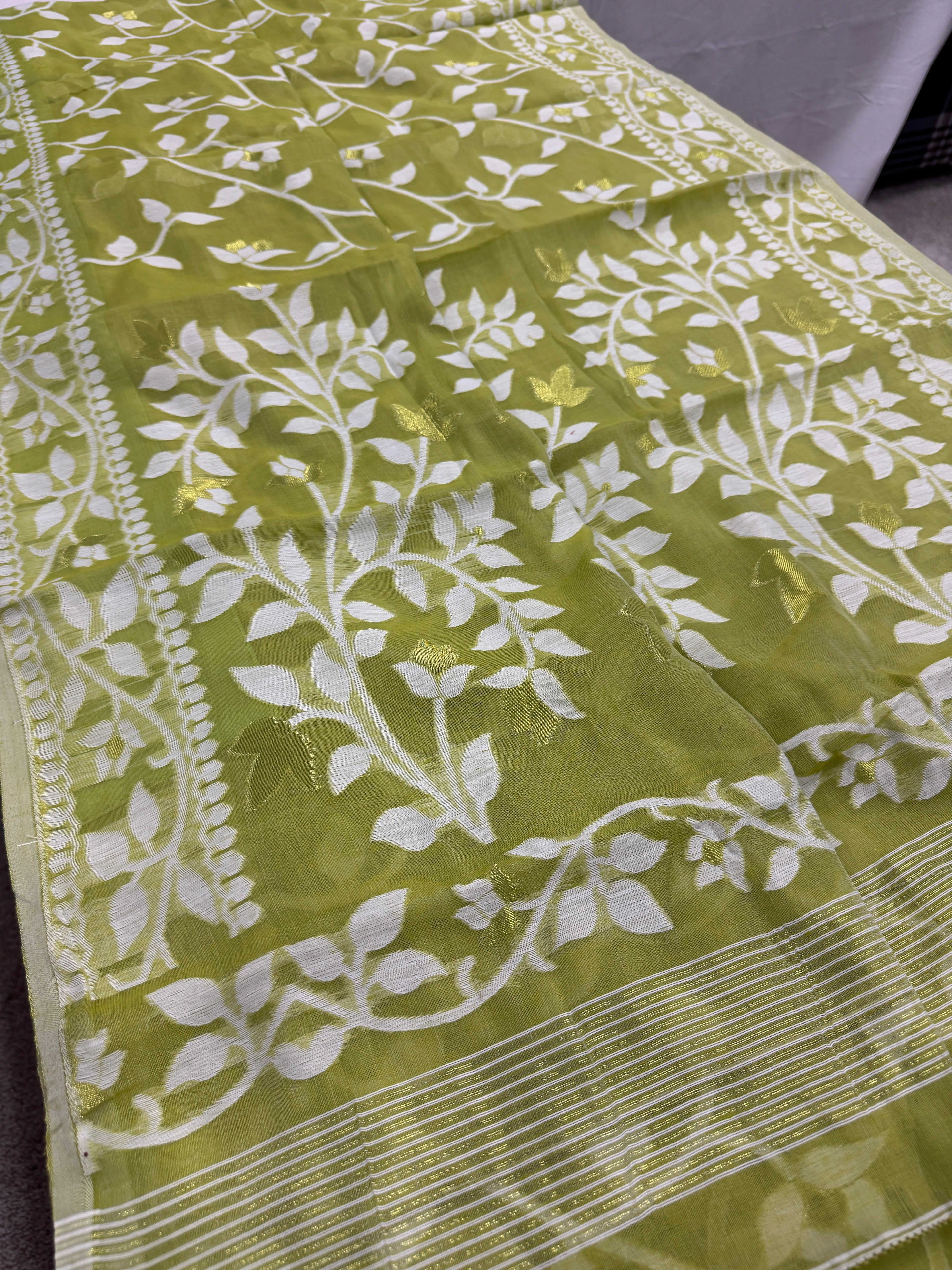 Leela : Lime Green and White Blended Soft Cotton Jamdani Saree