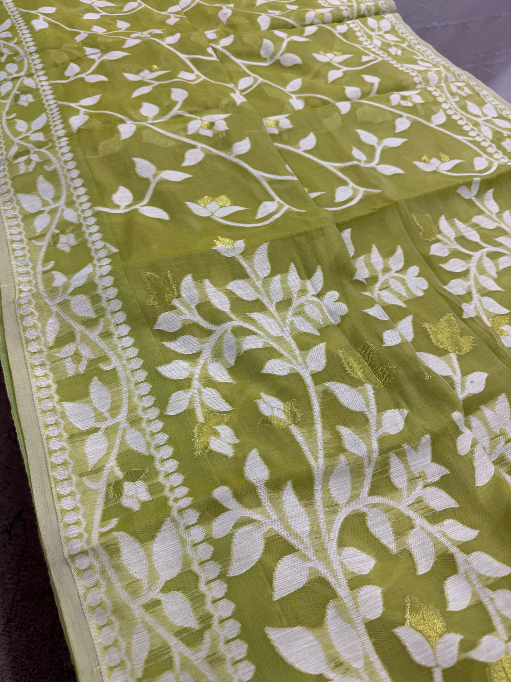 Leela : Lime Green and White Blended Soft Cotton Jamdani Saree