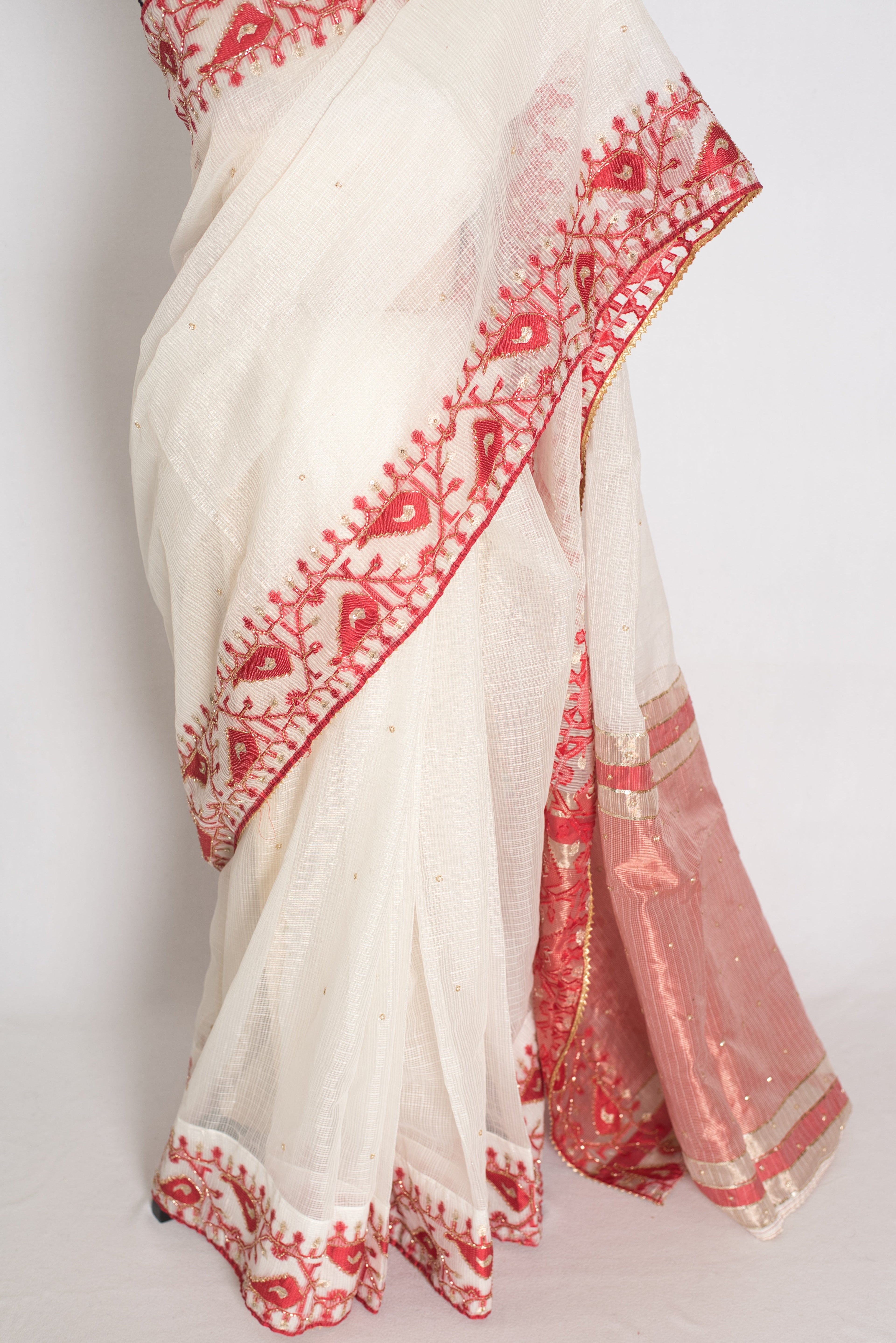 Mandar : Traditional White & Red Blended Kota Silk Jamdani Saree