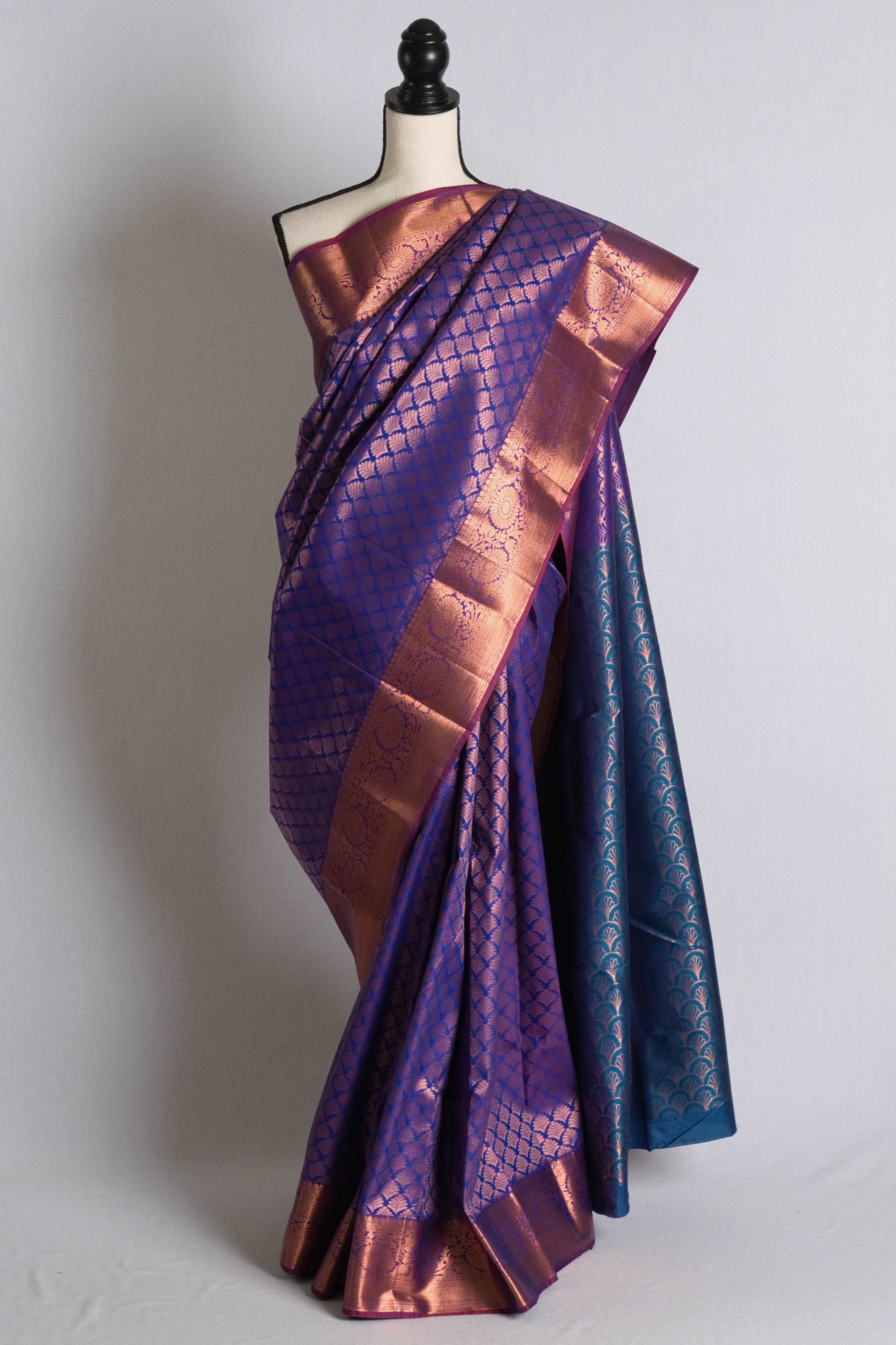 Blended Silk Starched Kanchipuram Saree in Blue and Gold