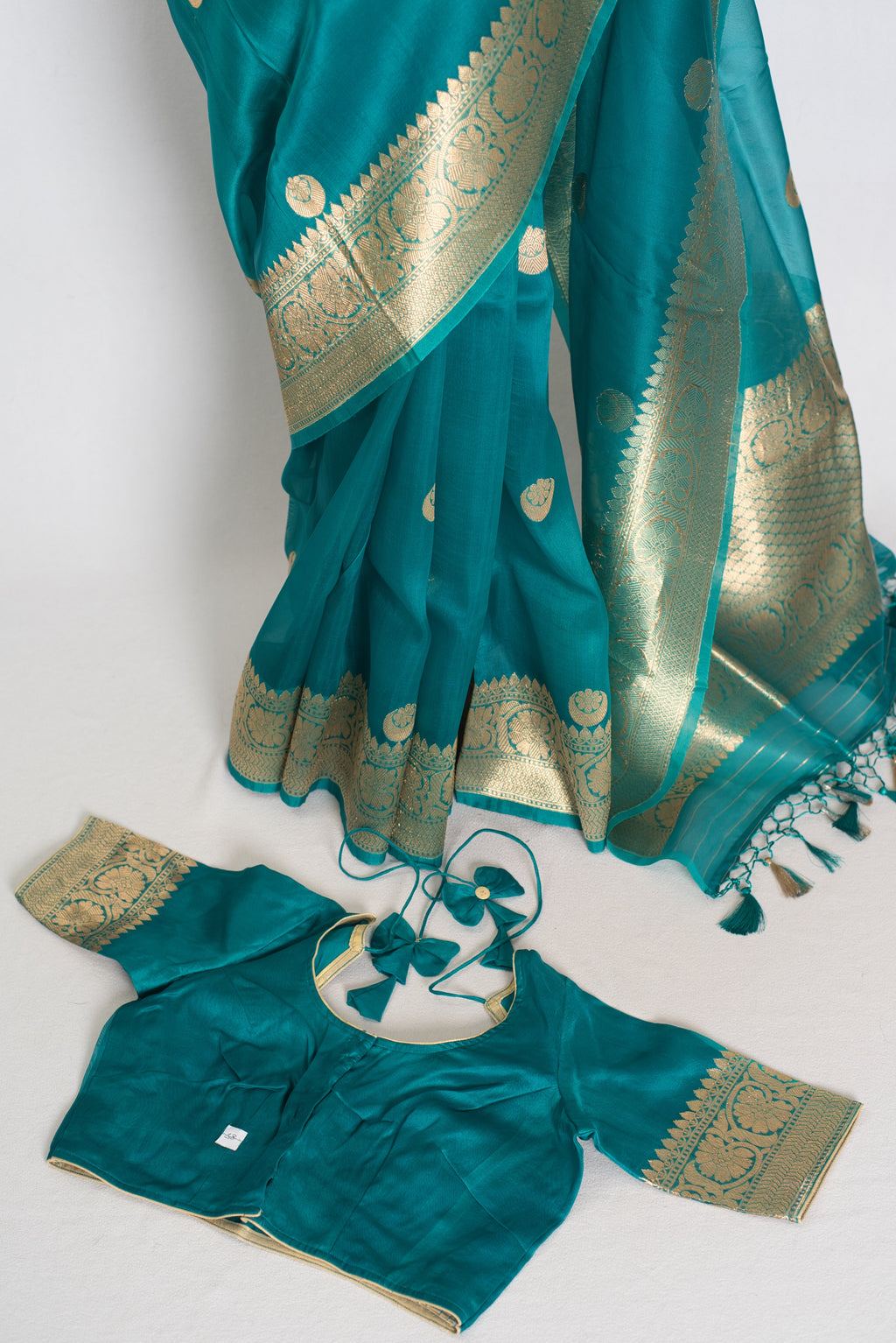 Ritaja : Rama Green and Gold Kora Organza Banarasi Saree with 38 Size Blouse