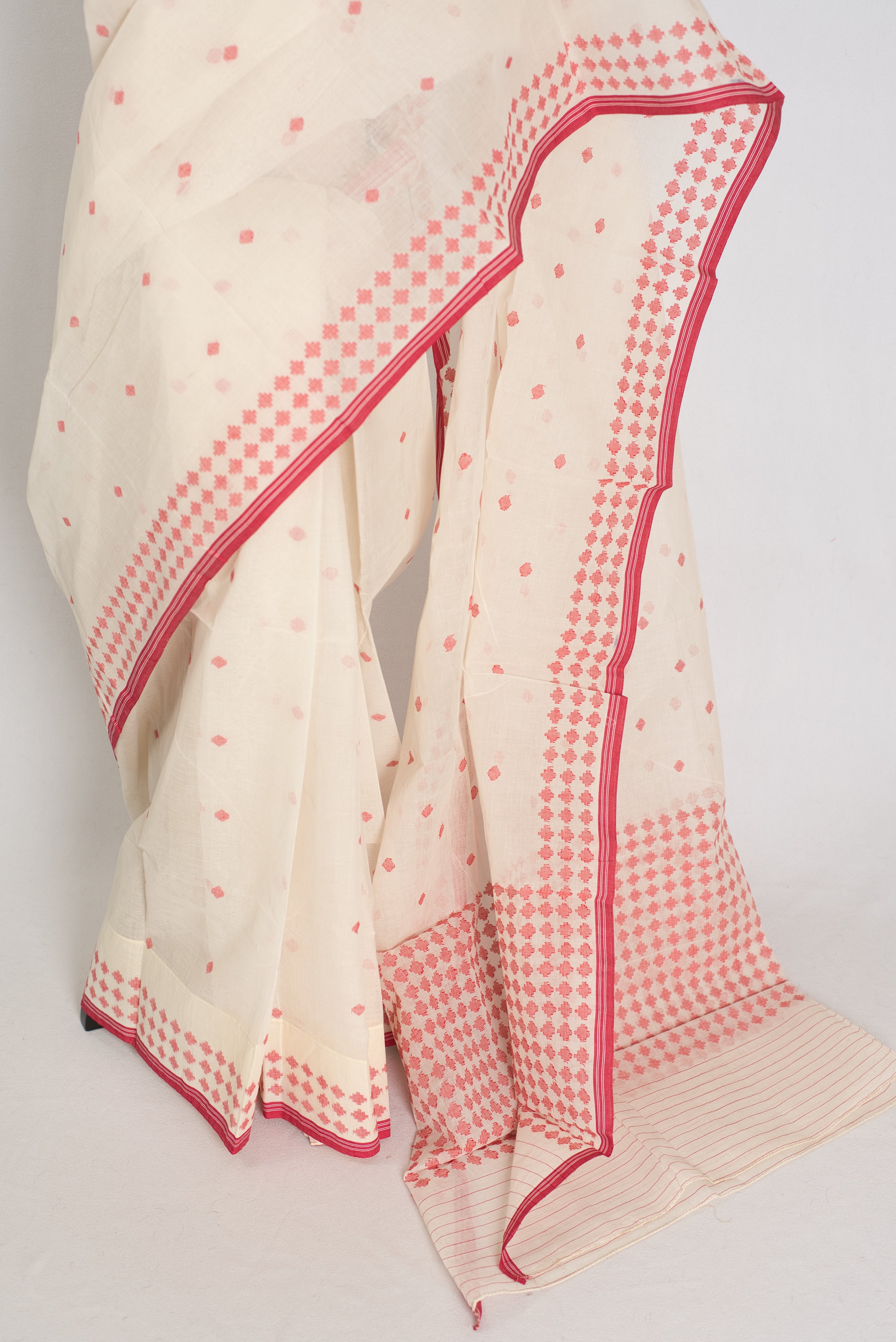 Jamini | Traditional White & Red Bengal Cotton Jamdani Saree
