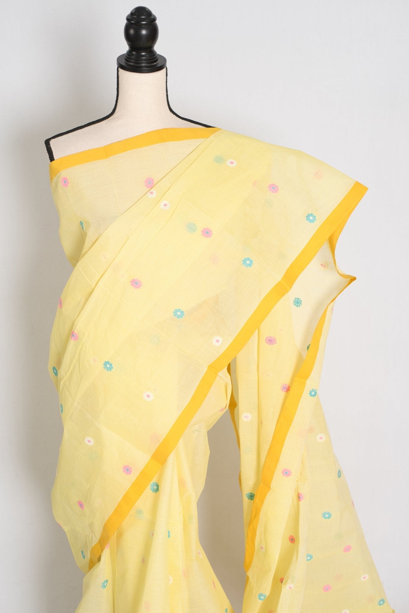 Bhumi: Light Yellow Pure Bengal Cotton Jamdani Saree - Handloom Tant