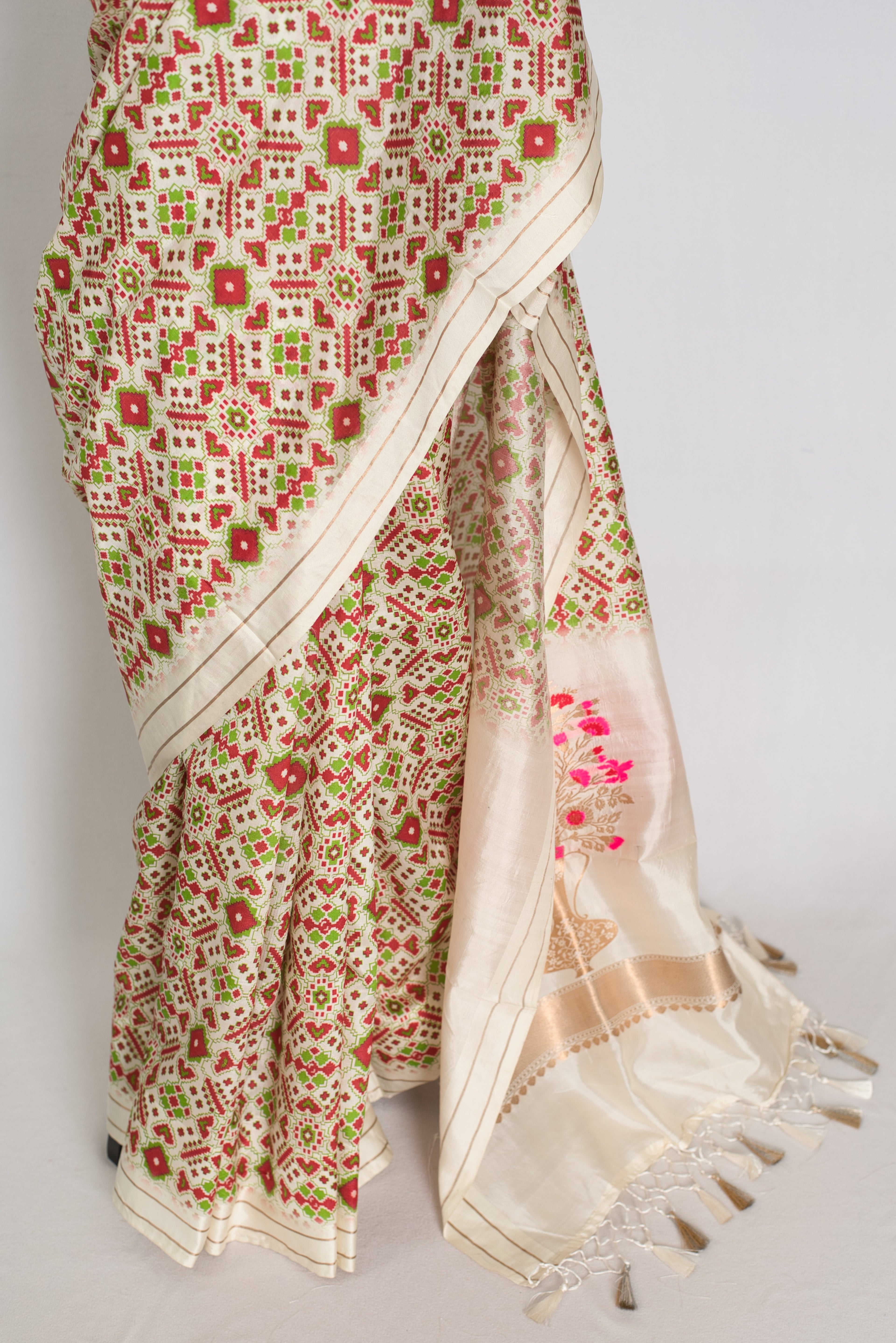 Ira : Off-White Ikkat Print Banarasi Katan Silk Saree – 38 Size Blouse