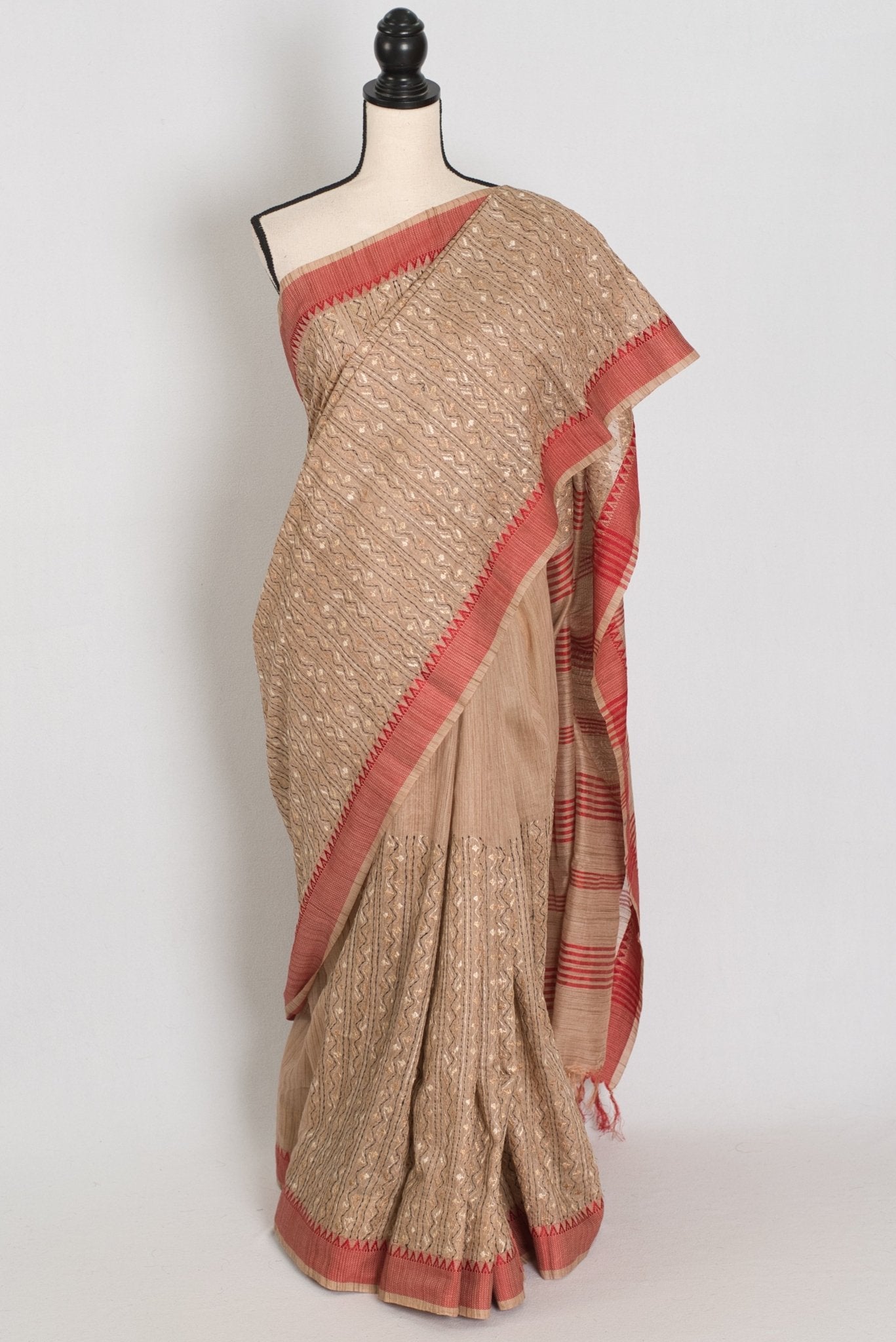 Dhriti : Beige & Red Machine Embroidery Kantha Saree | Traditional Bengali Look