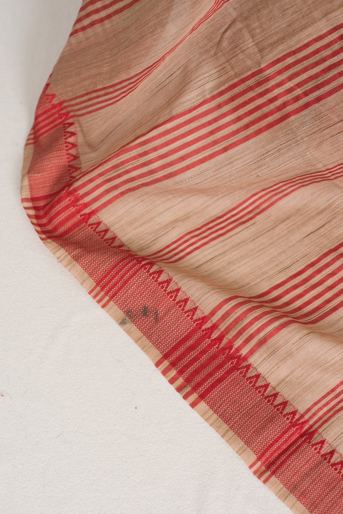 Dhriti : Beige & Red Machine Embroidery Kantha Saree | Traditional Bengali Look
