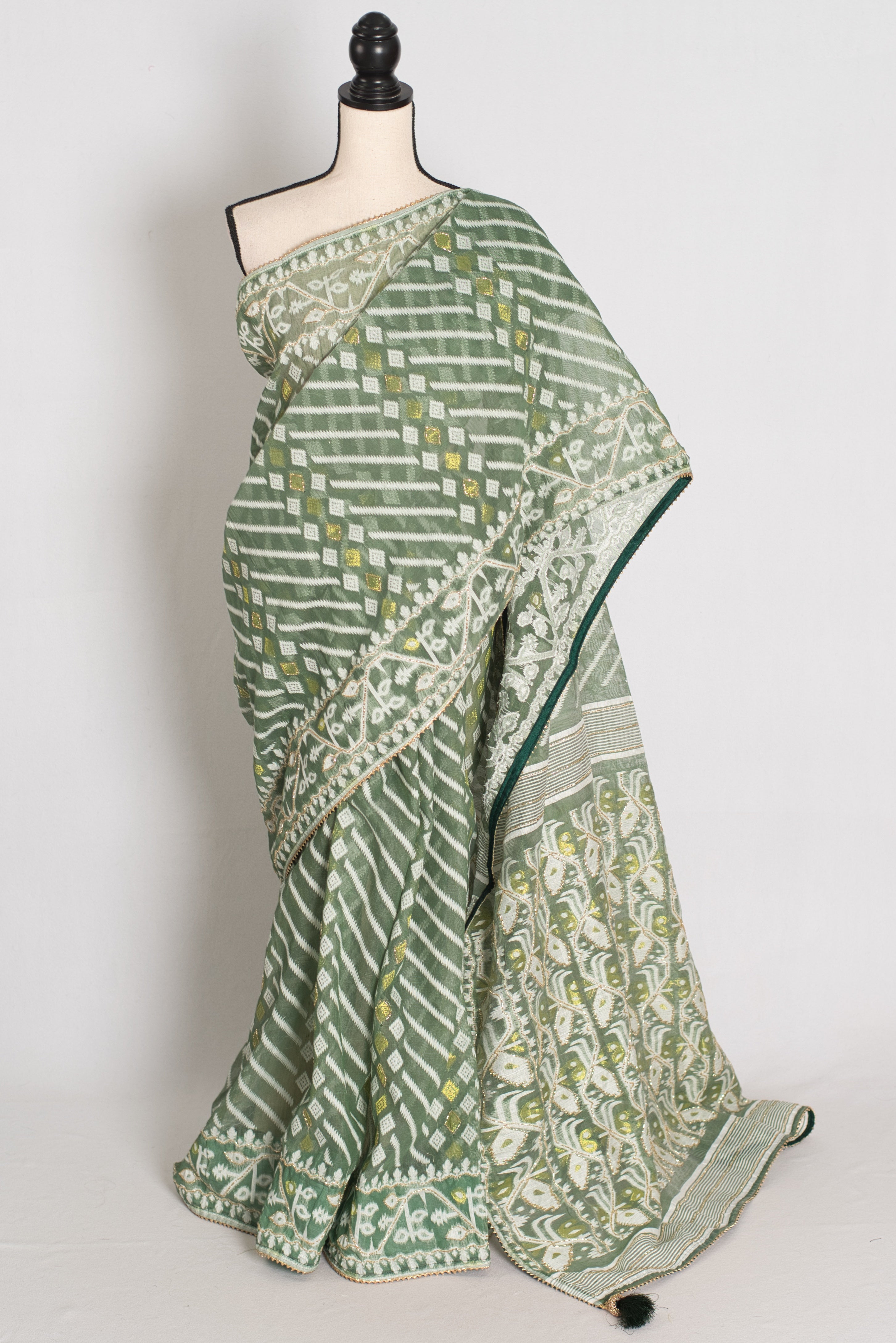 Heena – Soothing Green and White Blended Cotton Jamdani Saree