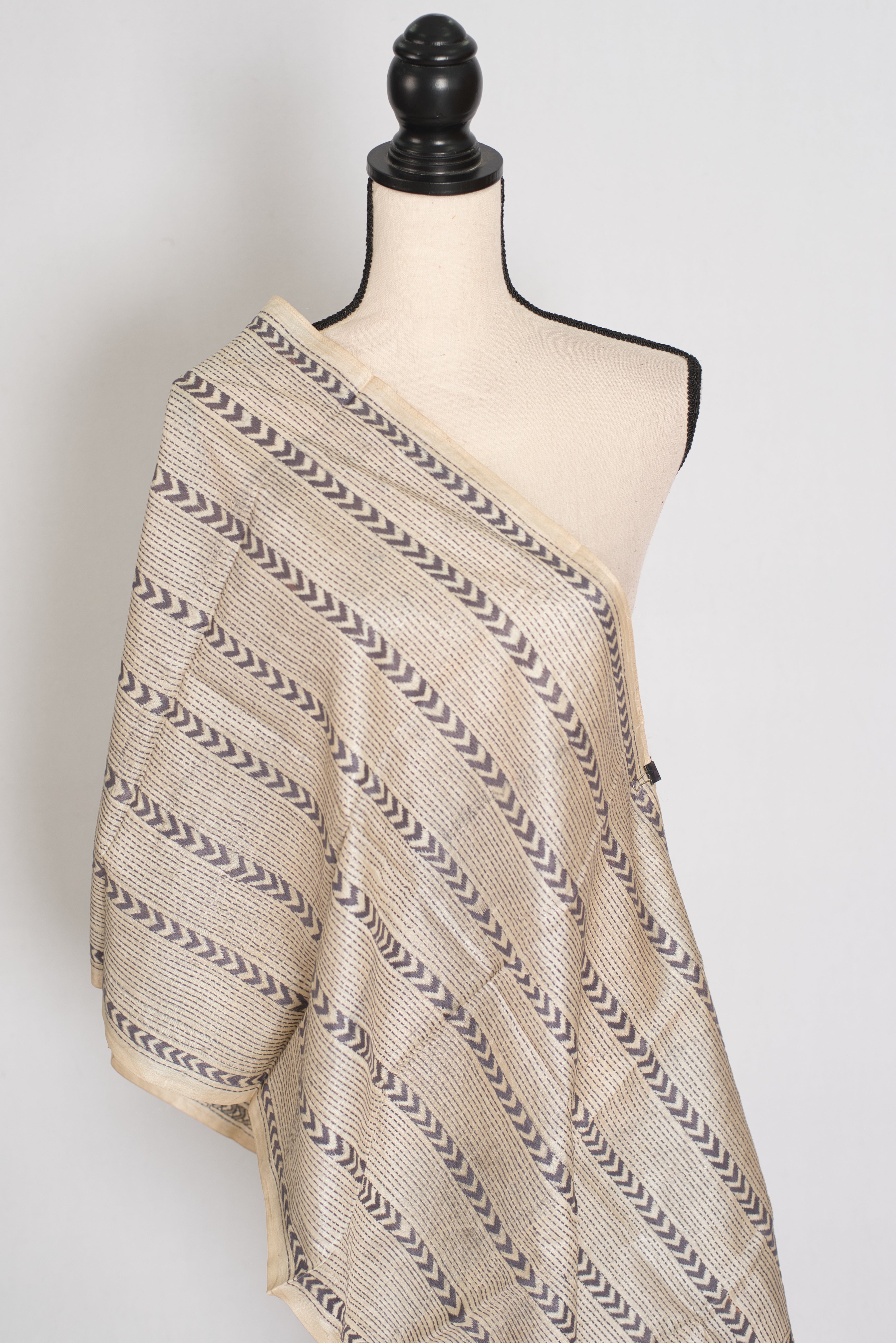 Mouli : Pure Tussar Silk Stole with Hand Embroidery Kantha Work – Beige and Grey