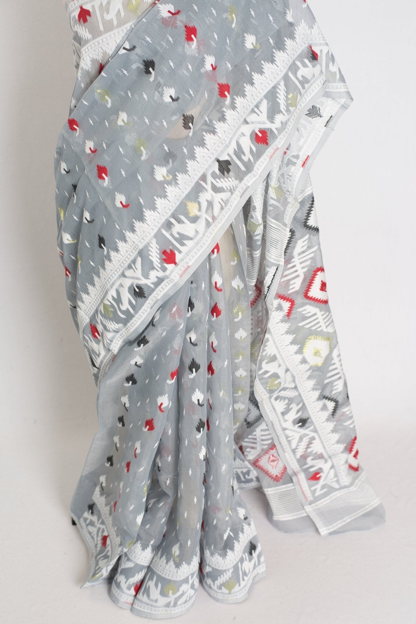 Mandar : Gray Blended Soft Cotton Jamdani Bengali Saree