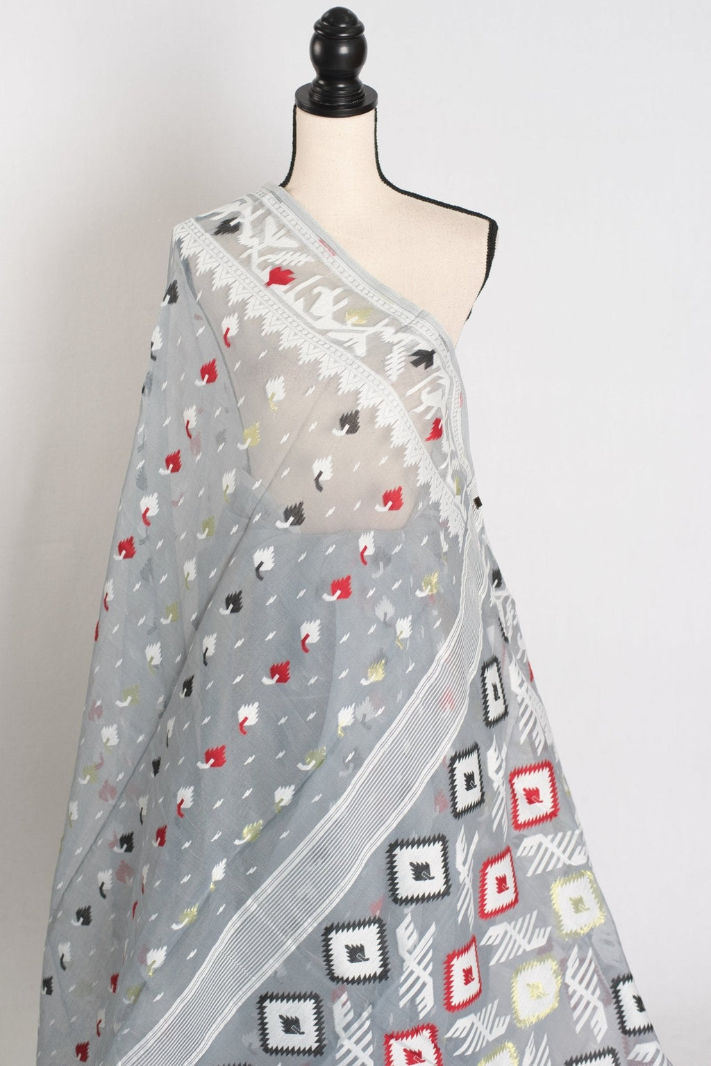 Mandar : Gray Blended Soft Cotton Jamdani Bengali Saree