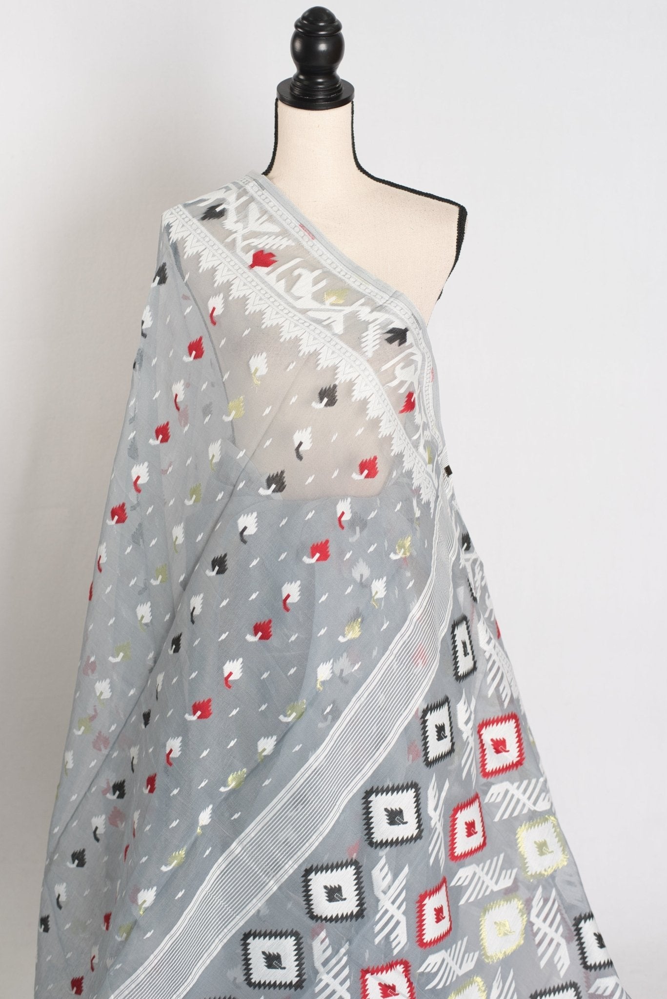 Mandar : Gray Blended Soft Cotton Jamdani Bengali Saree