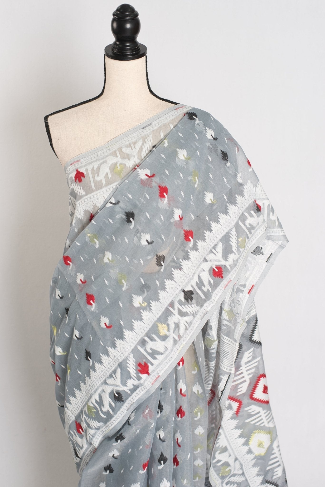 Mandar : Gray Blended Soft Cotton Jamdani Bengali Saree