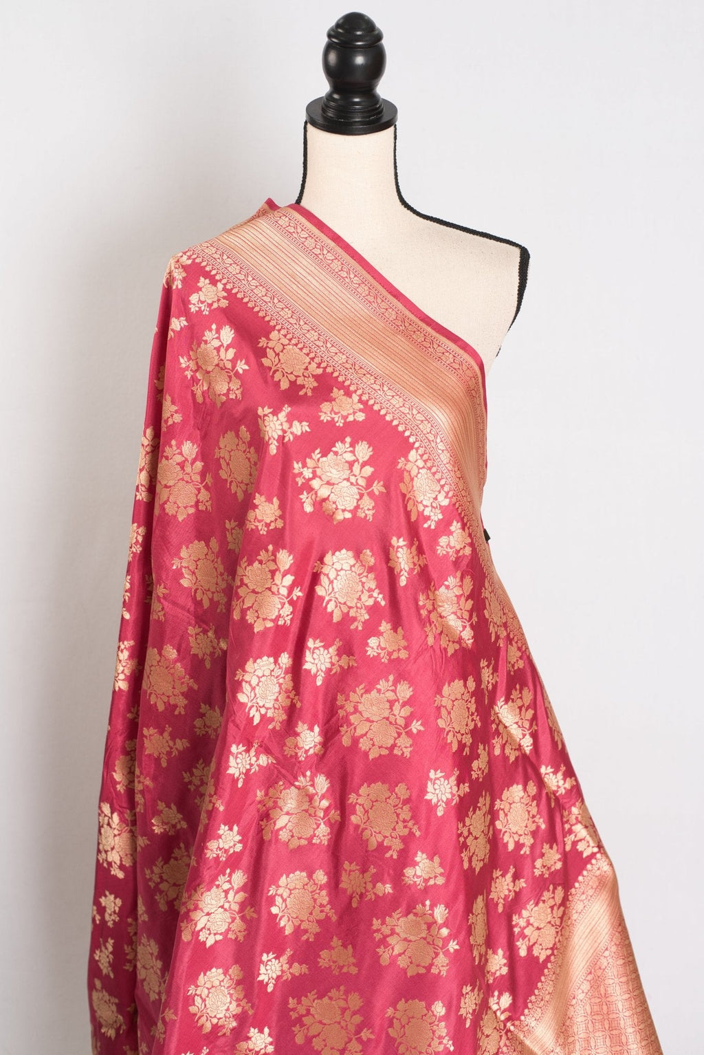 Mehuli: Silk Mark Certified Dusty Pink Bridal Banarasi Silk Saree