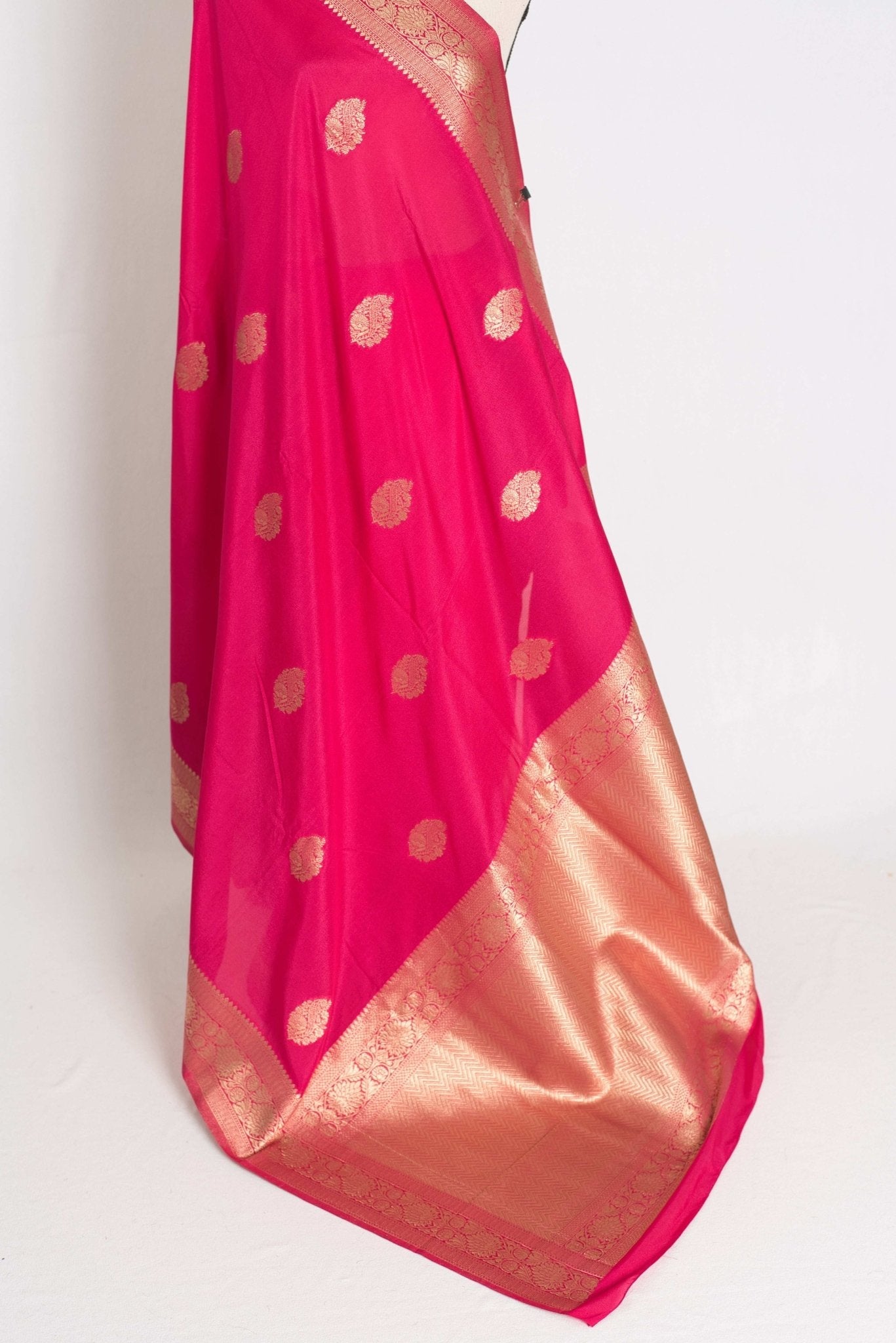Raji : Semi Crepe Silk Budget Friendly Banarasi Saree in Pink and Gold