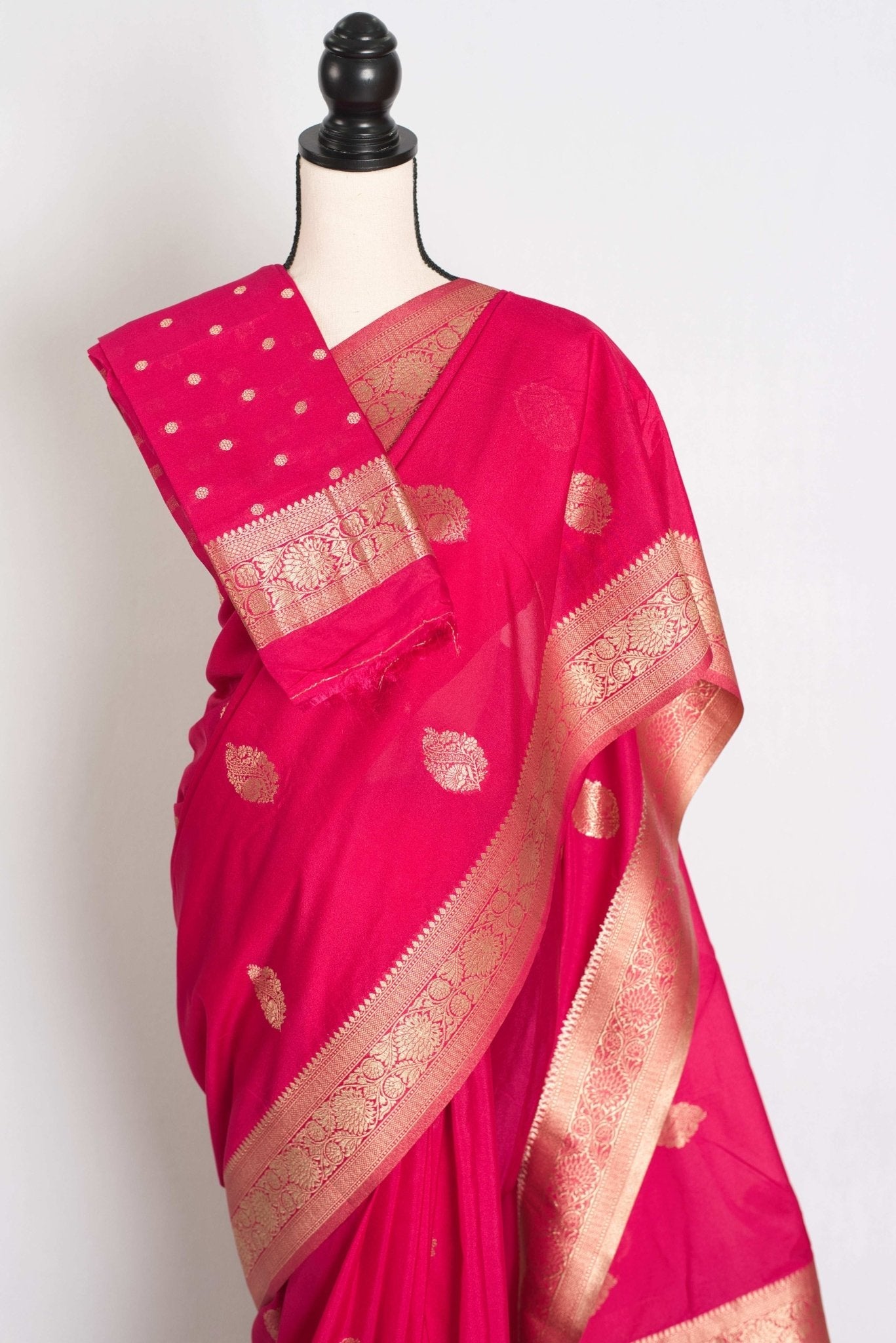 Raji : Semi Crepe Silk Budget Friendly Banarasi Saree in Pink and Gold