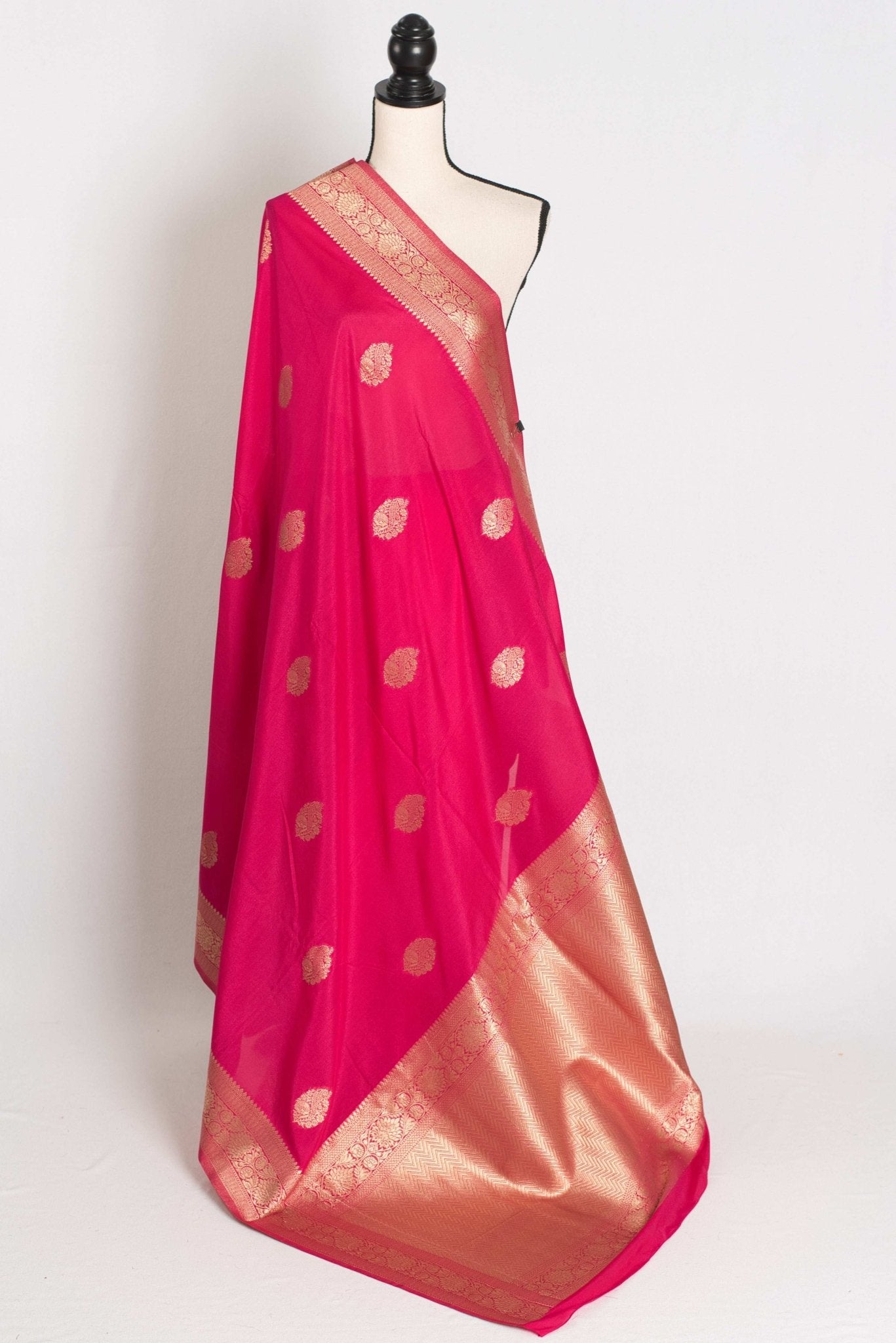 Raji : Semi Crepe Silk Budget Friendly Banarasi Saree in Pink and Gold