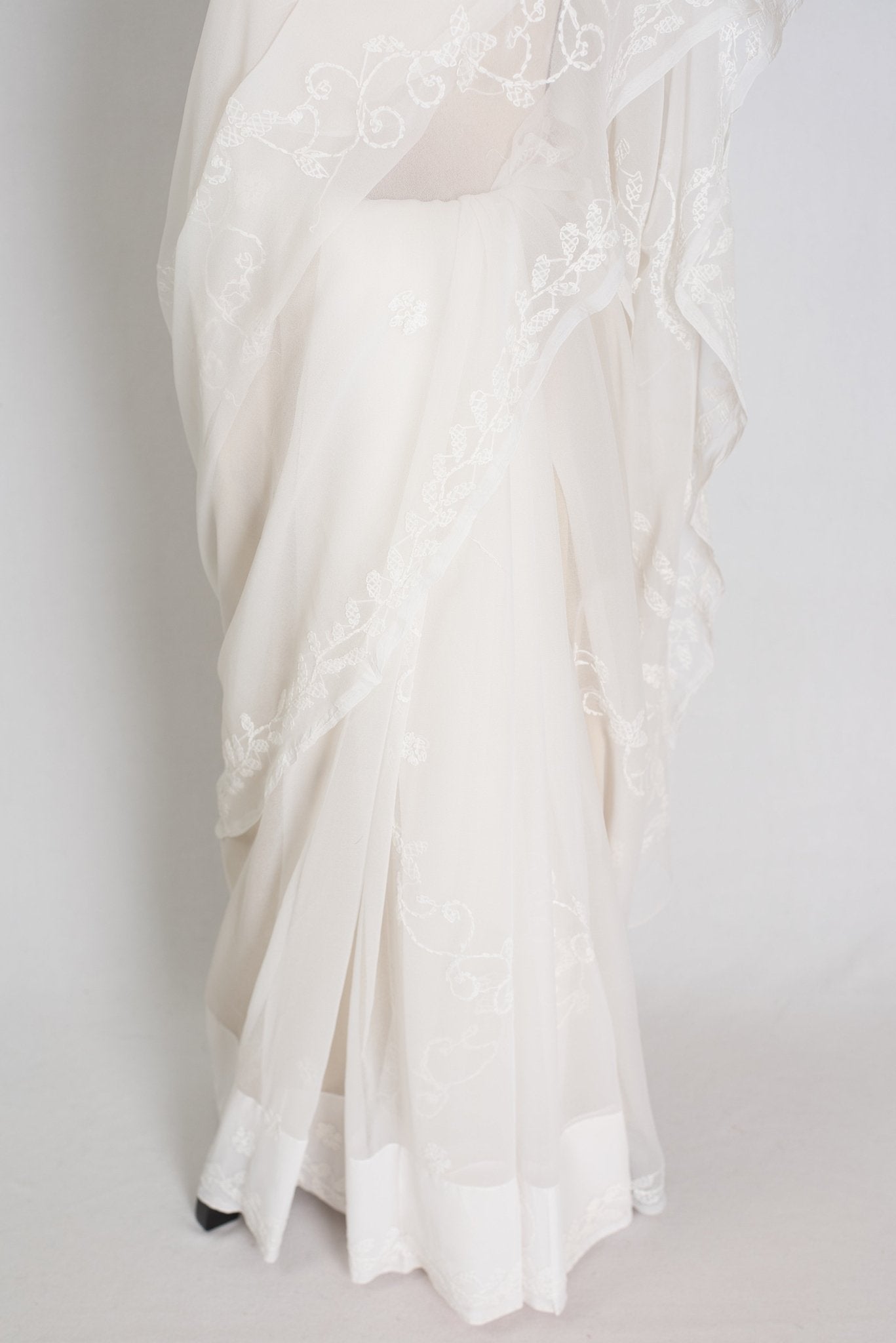 Subha : Off-White Lucknow Chikankari Hand Embroidery Georgette Saree