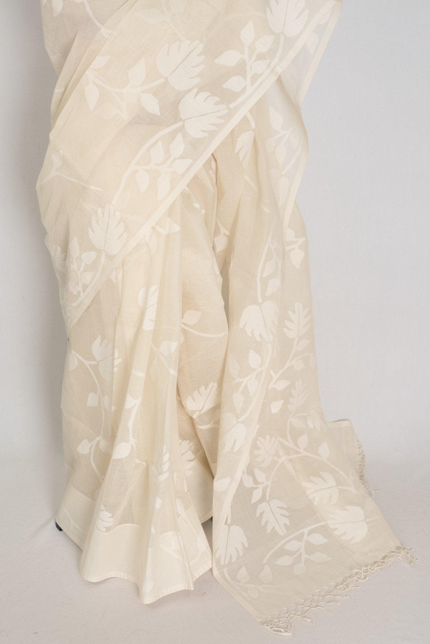 Vibha: Fine Quality White-on-White Hand-Woven Bengal Cotton Jamdani Saree